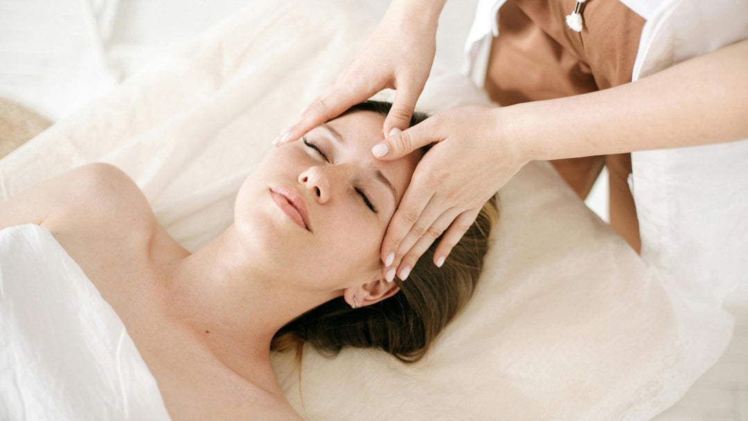 Behandling eller produkt? Våre behandlere forklarer hva som passer for deg